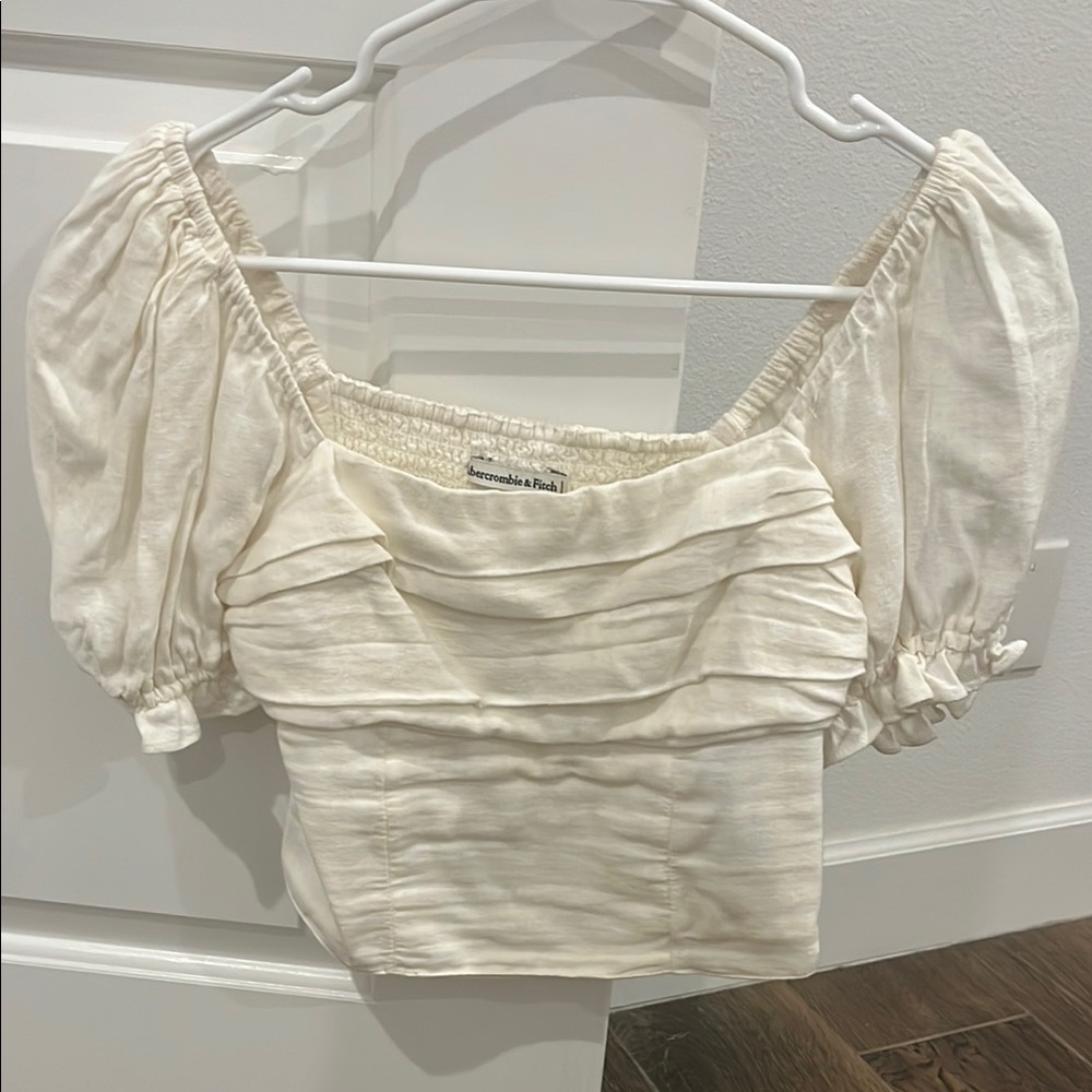 Abercrombie & Fitch Cream Ruched Puff Sleeve Blouse